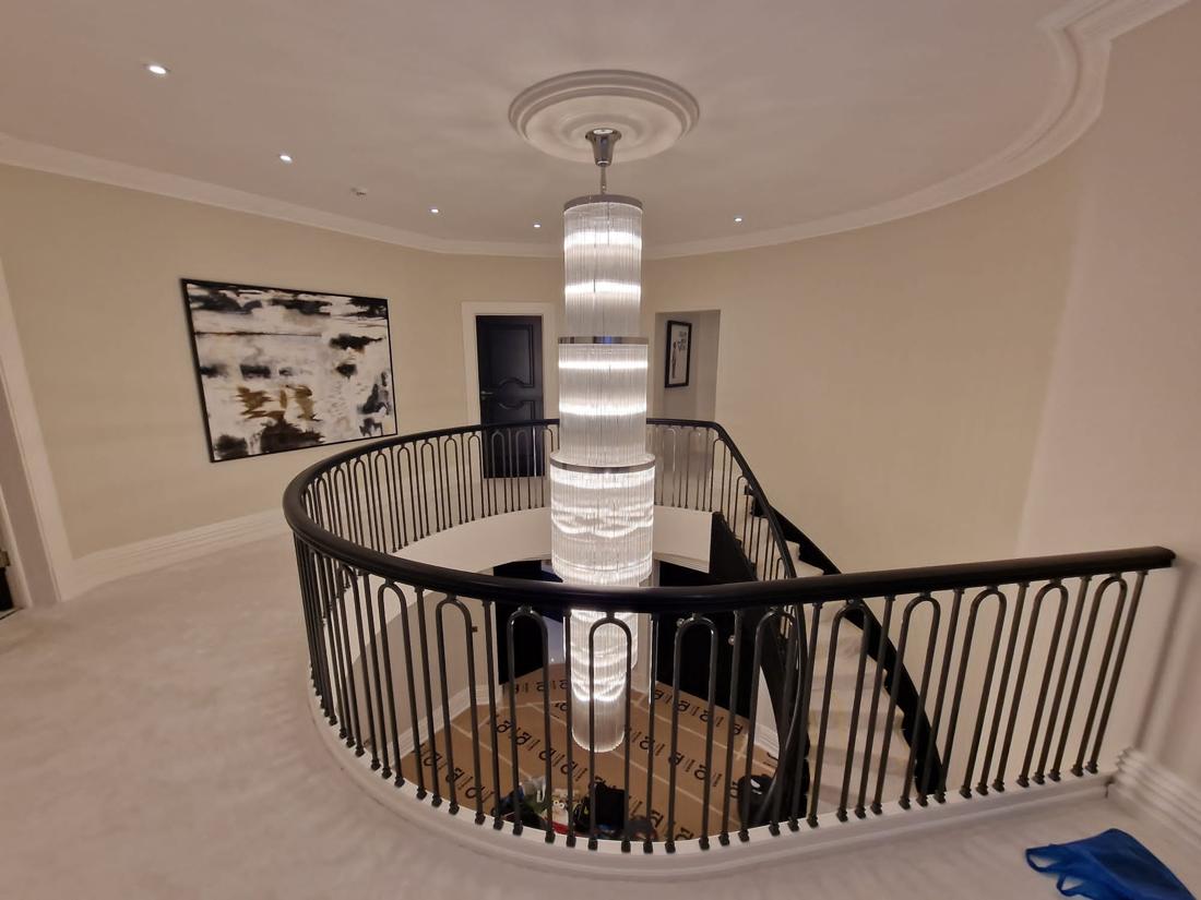 Galleried landing with curved balustrade